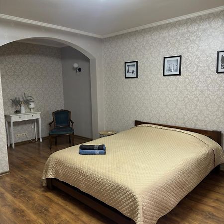 1Кім В Центрі,Вул.Набережна Rivne Kültér fotó